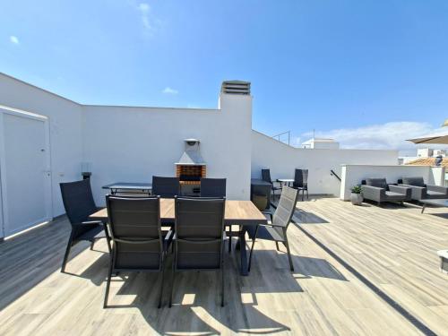 Penthouse-Pool-Jacuzzi-Gym-Sauna- Beach PMT41