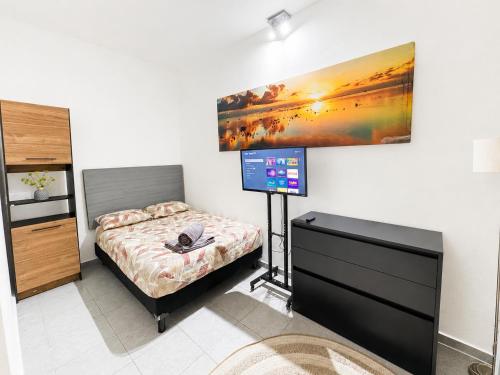a bedroom with a bed and a computer on a desk at Lofts Tequisquiapan in San Luis Potosí