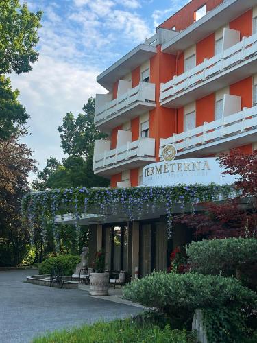 a hotel building with a sign that reads kinemeria at Termeterna Resort in Abano Terme