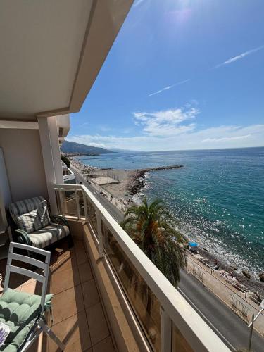 Résidence RIVA - Appartement d'exception en front de mer à Menton - Vue mer exceptionnelle - Grande terrasse