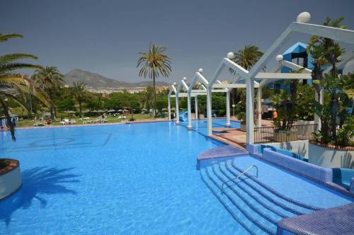 Rare 2BR Benal Beach Heated Pool & Slides