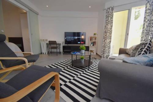 Rare 2BR Benal Beach Heated Pool & Slides