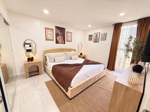 a bedroom with a large bed and a window at Charming 3BR Beverly Retreat with Large Private Backyard Bedford in Los Angeles