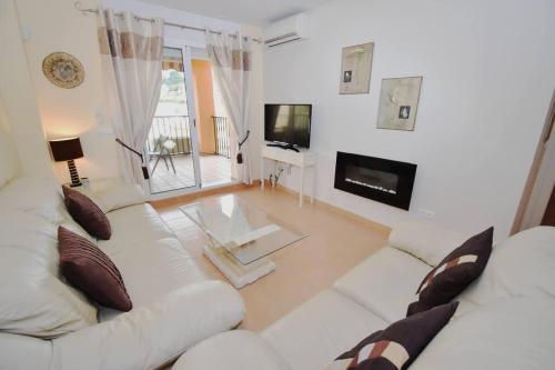 Spacious 2BR Apartment Terrace Pool & Train