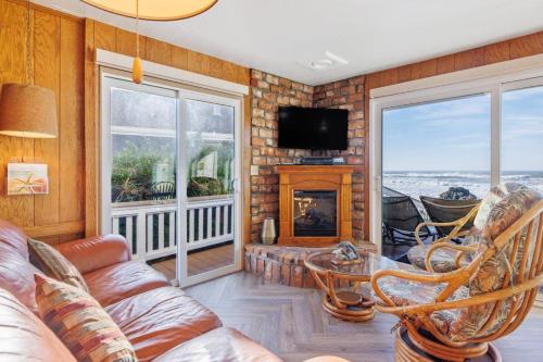 a living room with a couch and a fireplace at Coastal Coziness in Cayucos