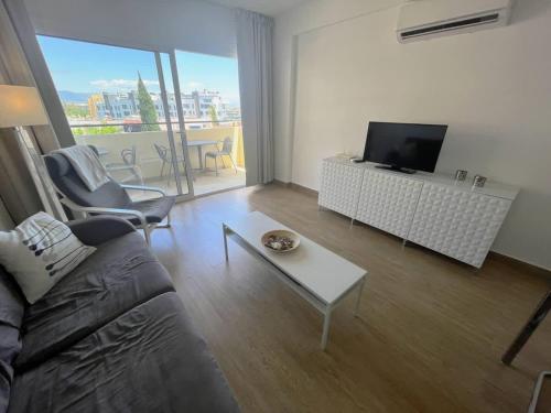 La Colina Apartment Pool Beach & Train