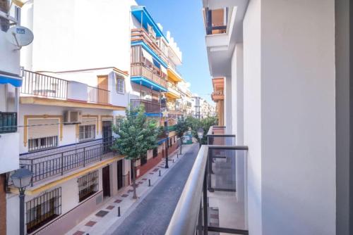Modern 2BR Apartment Walk to Beach & Old Town