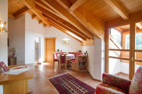 a living room with a table and a dining room at Tinnerhof in Appiano sulla Strada del Vino