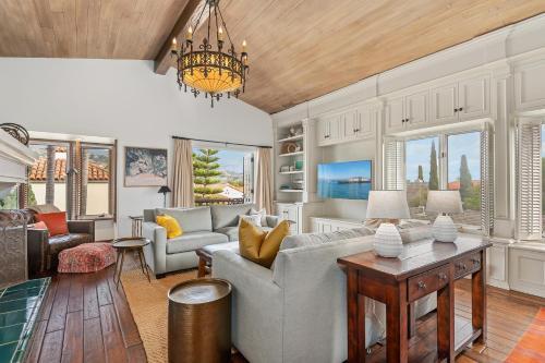 a living room filled with furniture and a chandelier at La Vida Riviera in Santa Barbara