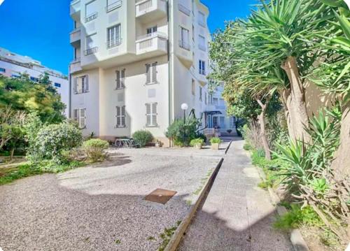 Studio climatisé avec mezzanine à 300 m de la plage