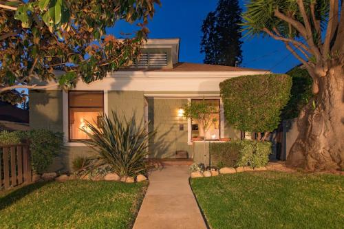 a home with a pathway leading to the front door at Magnolia Cottage in Santa Barbara