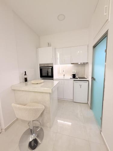 Elysian Hot Tub Suite Piraeus