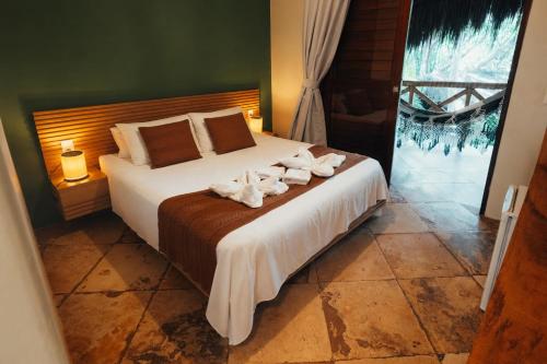 a bedroom with a bed with towels on it at Kitecabana Pousada in Cumbuco