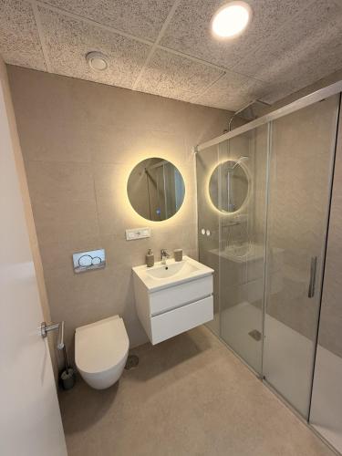 Apartamentos con piscina, terraza y parking