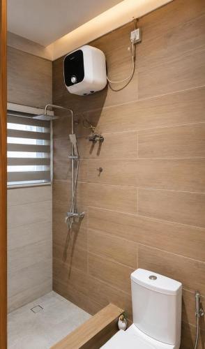 a bathroom with a toilet and a shower stall at the urban escape in Kwabenyan