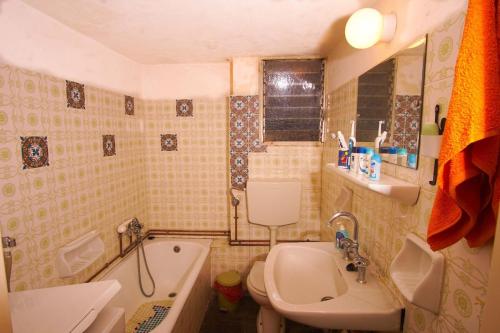 Sunny comfort apartment 50 metres of the beach
