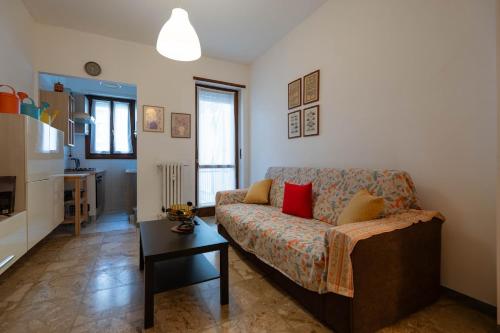 a living room with a couch and a table at oasi bengasi in Moncalieri