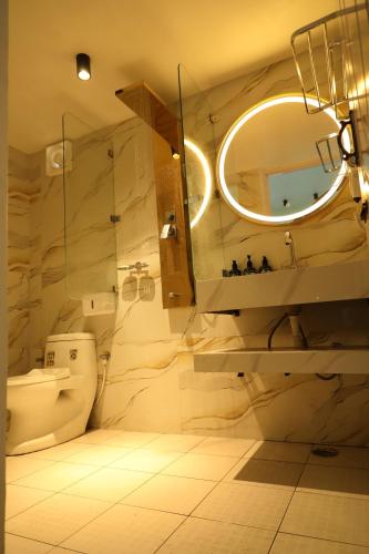a bathroom with a toilet and a mirror at KarSa Woods, Kodaikanal in Perumālmalai