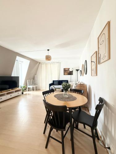 Chic Parisian Studio Grands Boulevards Bourse