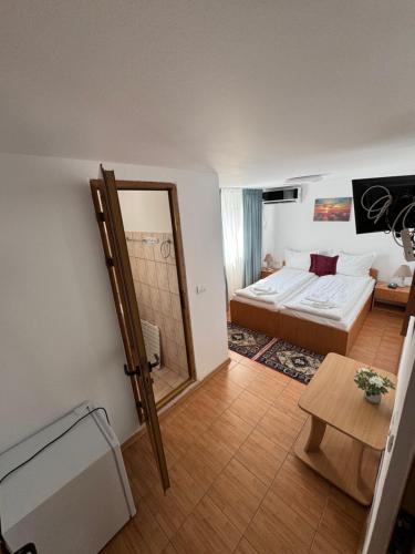 a living room with a bed and a mirror at Vis de VARA in Băltenii de Sus
