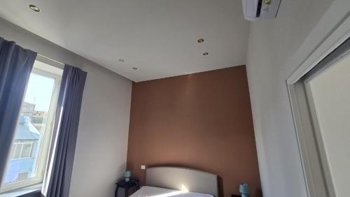 a small bedroom with a bed and a window at Casa Vacanza Palazzo Monacelli 1 in Torre del Greco