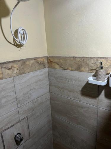 a bathroom with a shower with a sink at Rincón del río B&B in Ángeles