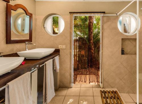a bathroom with a sink and a shower at Harmonie in Rivière Noire
