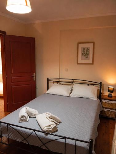 a bedroom with a bed with towels on it at Amentas Luxury Apartments in Vrontádos