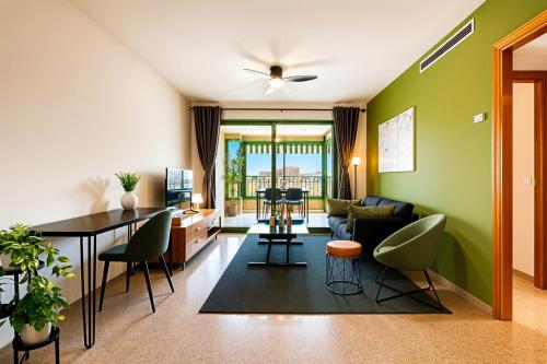 50 meters from the beach, with a pool and balcony