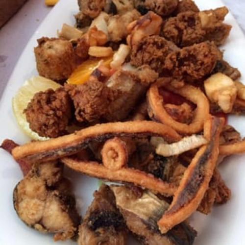 Makanan di atau berdekatan apartmen