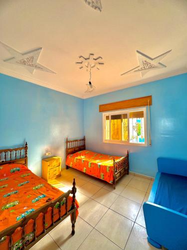 a bedroom with two beds and a window at اقامة الابرار in Oued Laou