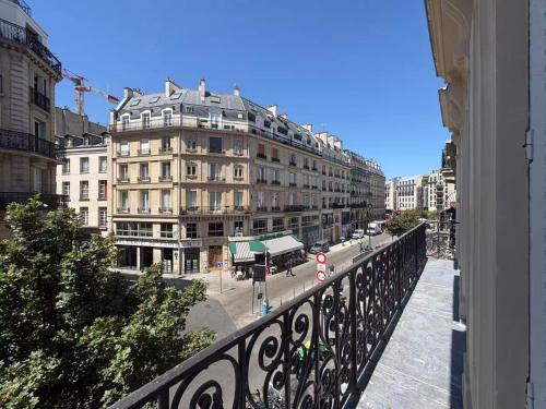 Chambre haussmannienne avec balcon Cœur de Paris 1er