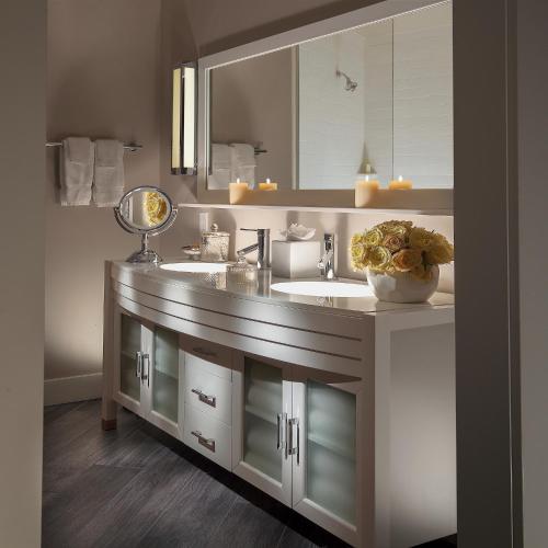 a bathroom with two sinks and a mirror at L'Auberge De Sedona in Sedona