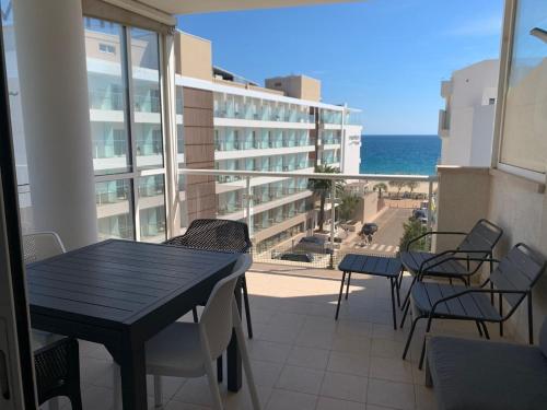 Beachfront apartment with panoramic sea views