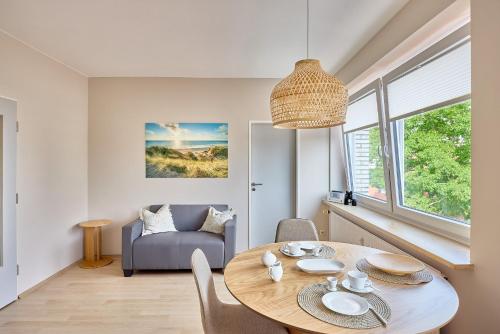a dining room with a table and chairs at Haus Schildt, FeWo 5 in Duhnen