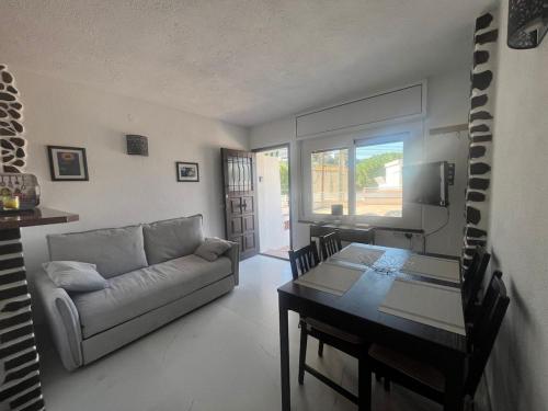 Maena Ninie - 50 m from a dream cove!