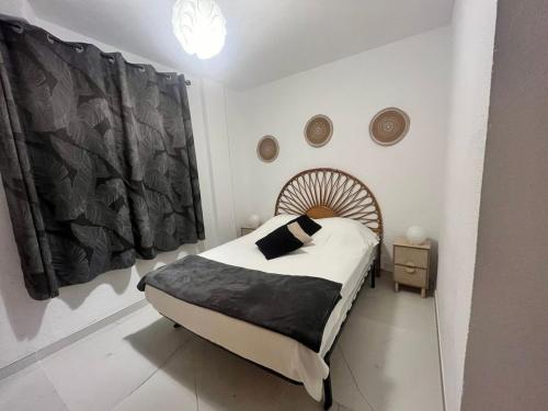 Maena Ninie - 50 m from a dream cove!