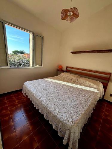a bedroom with a bed and a large window at Casa Pineta in Rena Majore