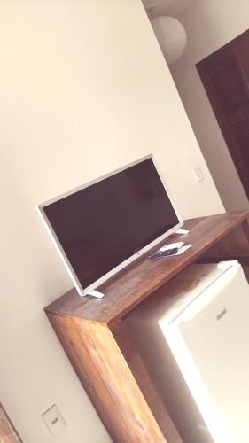 a computer monitor sitting on top of a wooden table at Vila Saguaro in Flecheiras