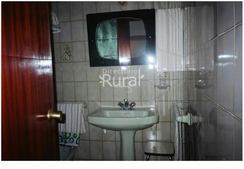 a bathroom with a sink and a mirror at Casa Solana in Cambil