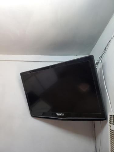 a television hanging from a ceiling at Acogedor estudio cerca del aeropuerto in Tijuana