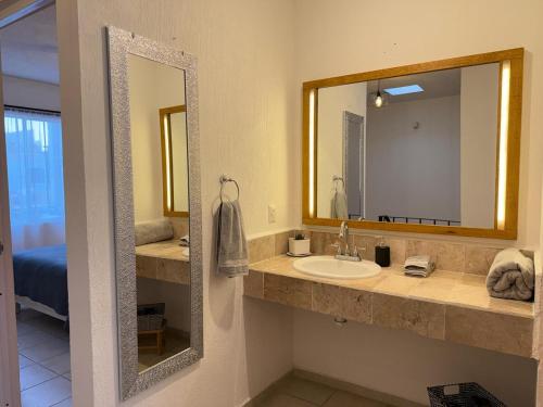 a bathroom with a sink and a mirror at Casa Rincón Colonial I Confort y Tranquilidad in El Santuario