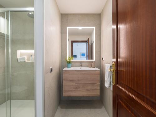 a bathroom with a sink and a mirror at HolaMogamar in Puerto de Mogán