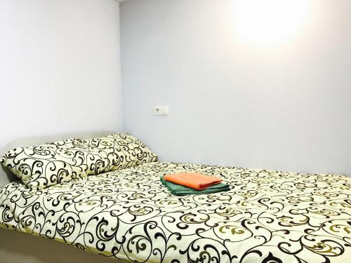 Uma cama ou camas num quarto em Attic