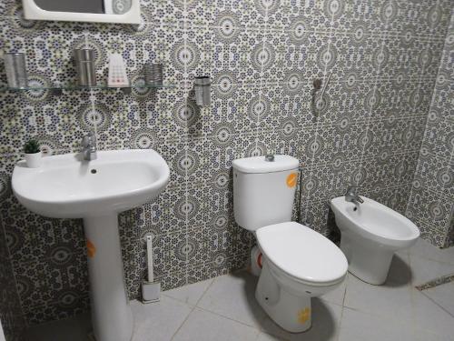 a bathroom with a toilet and a sink at Dardyafa in Larache