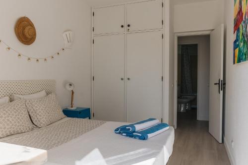 Apartment with Balcony - 5 min Walk to the Beach & Restaurants