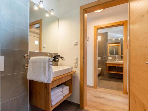 a bathroom with a sink and a mirror at Felsener Wald in Wald im Pinzgau