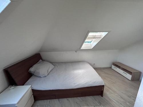 a small bedroom with a bed and a window at Ferienwohnung Nordheim in Nordheim