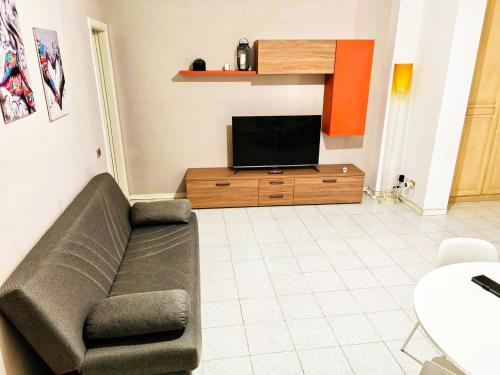 a living room with a couch and a flat screen tv at GaribaldiCentrePort in Ancona