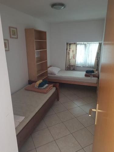 Apartments with parking space Novi Vinodolski - 27824